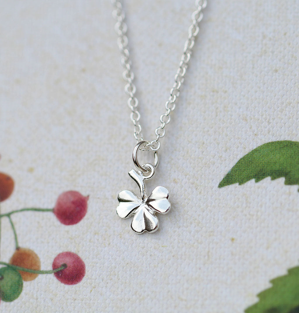 Silver clover necklace