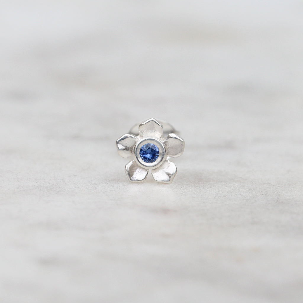 Forget me not flower stud with a blue sapphire
