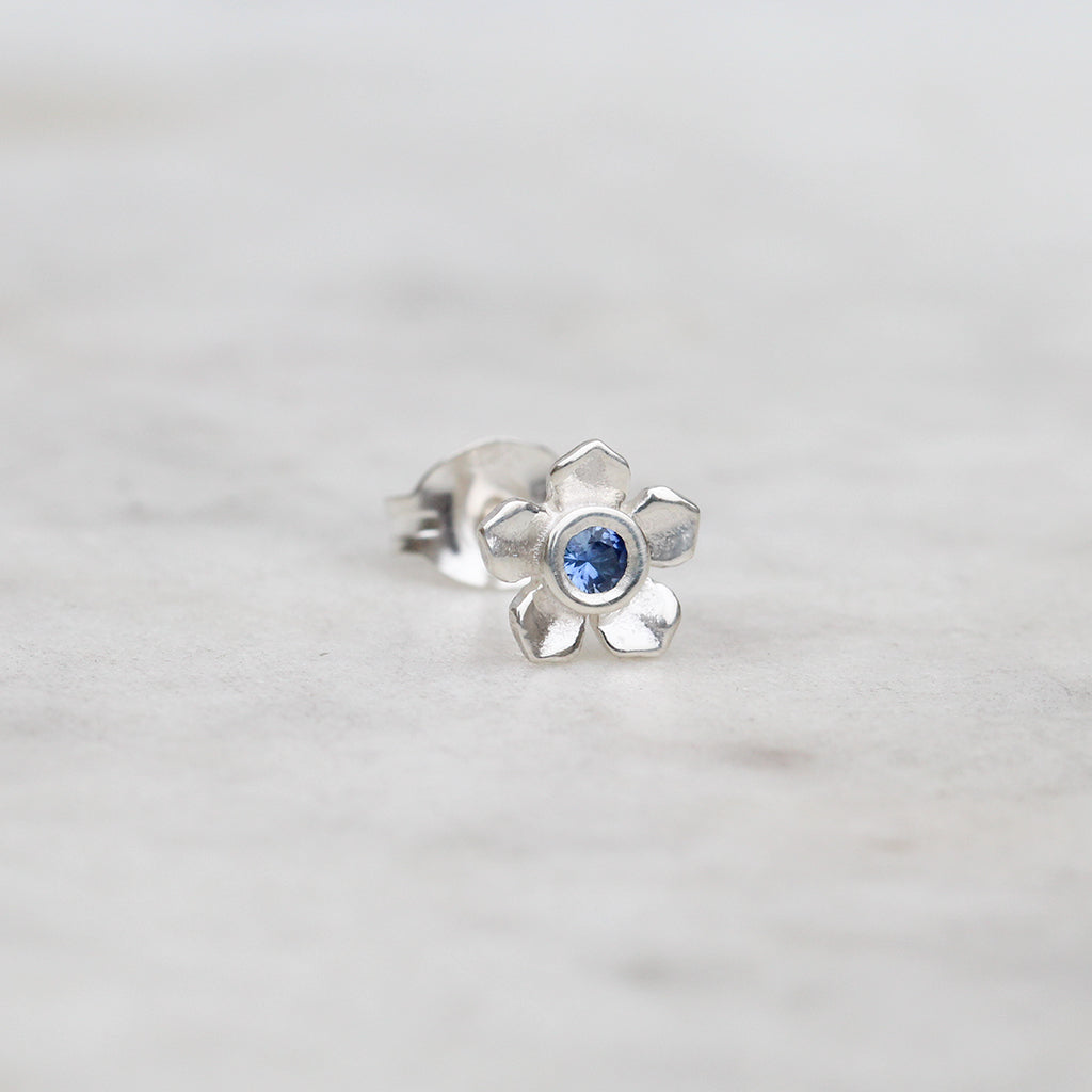 Forget me not flower stud with a blue sapphire in sterling silver