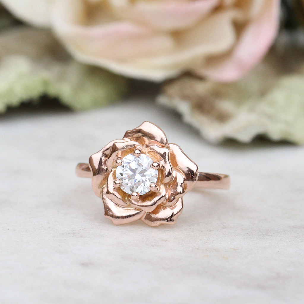 Rose ring with a diamond in rose gold