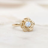 Rose ring in gold with a diamond
