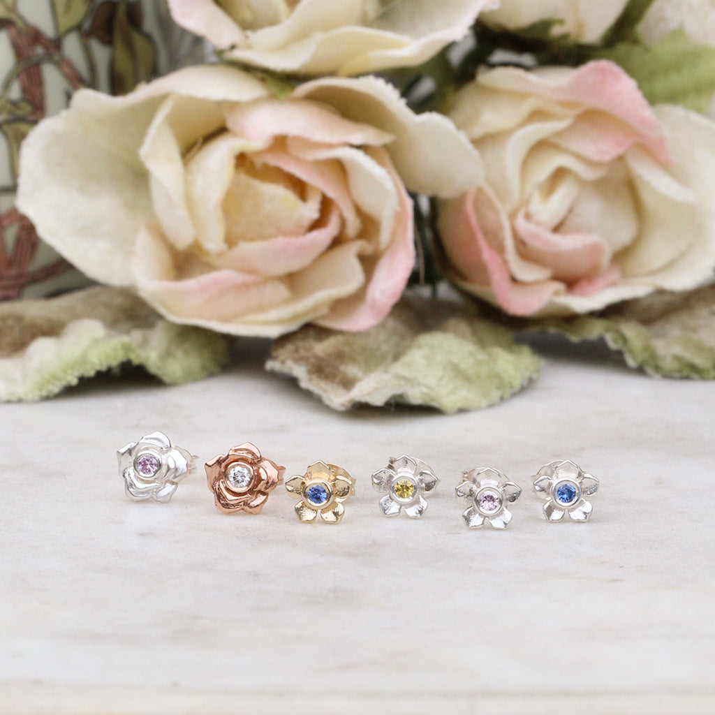 Mini flower stud earrings