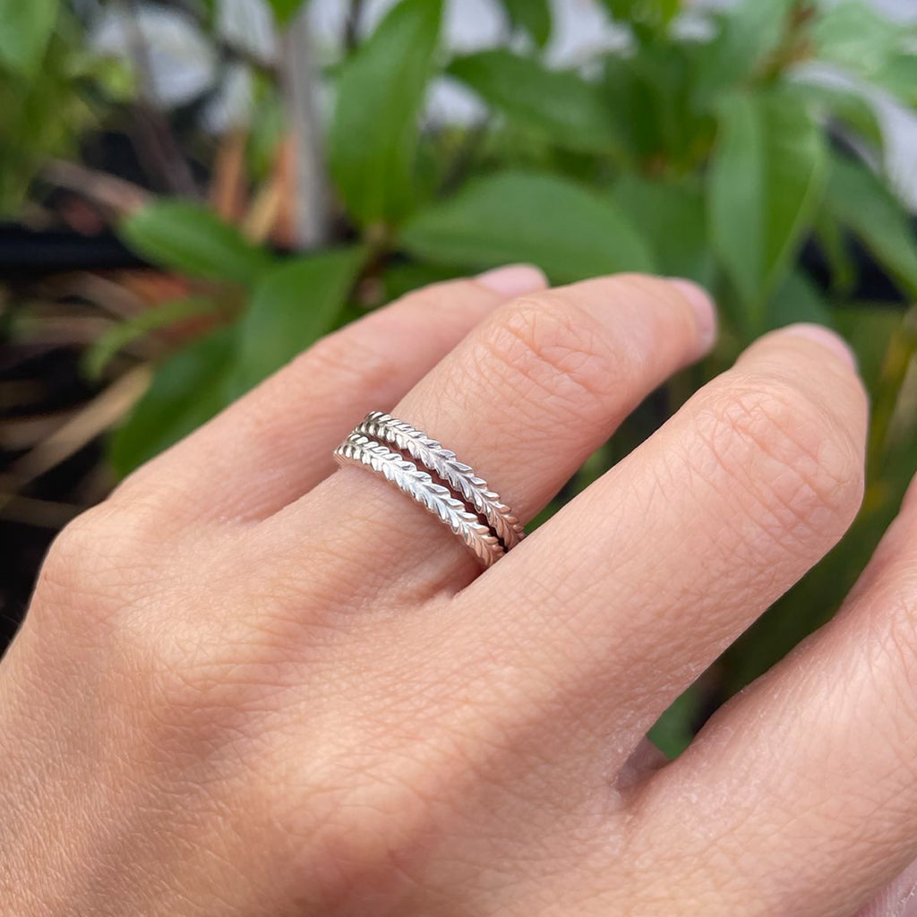 Silver fern ring in 9ct and 18ct white gold
