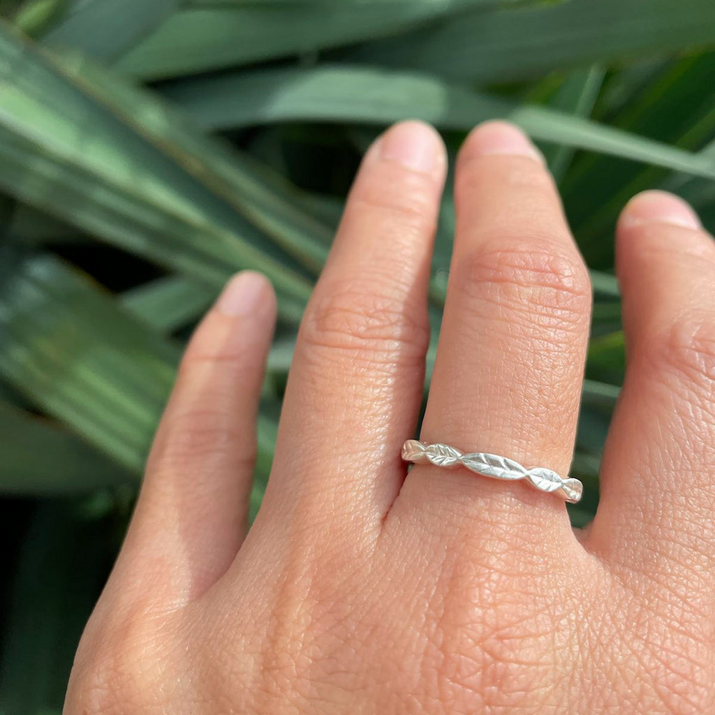silver leaf ring