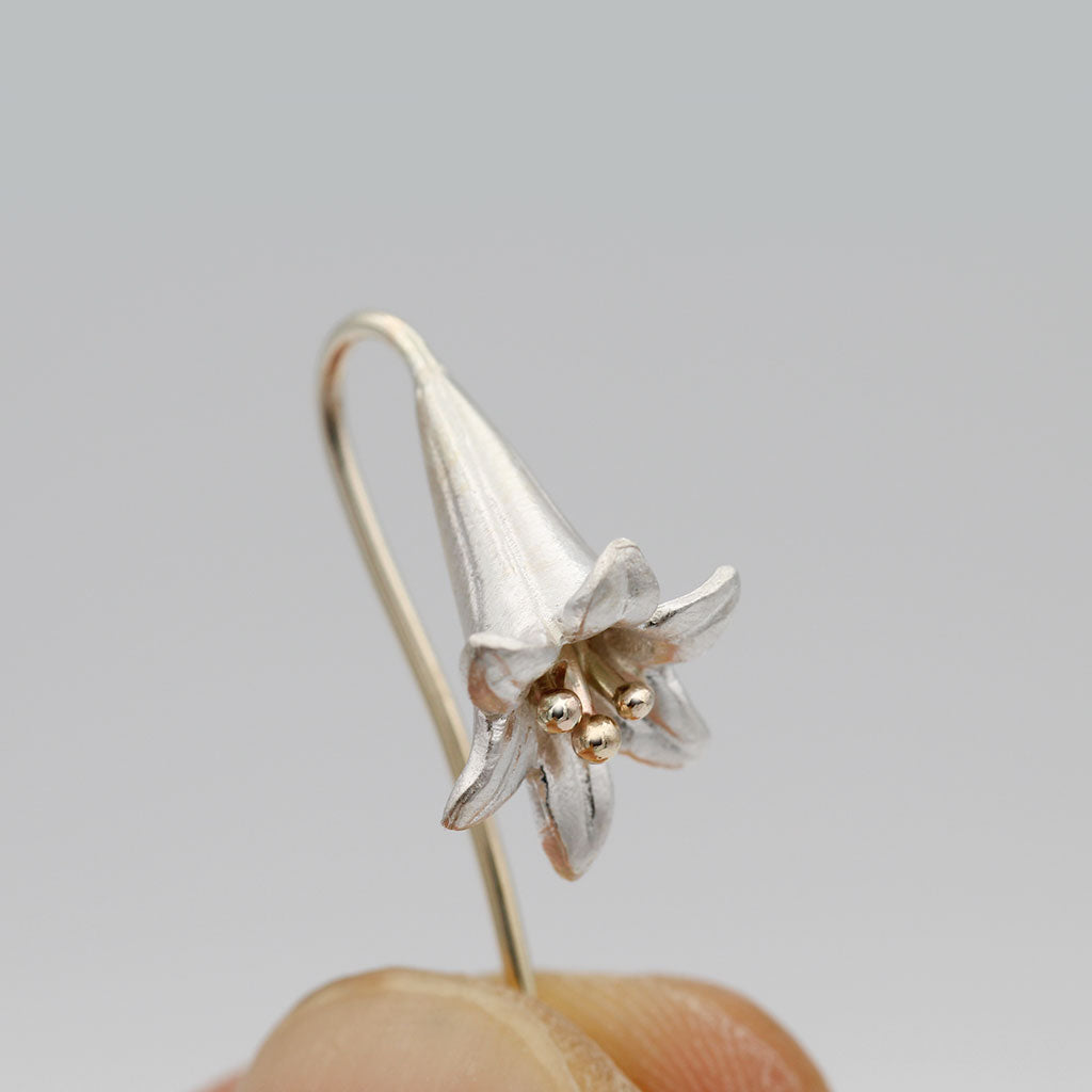 lily earrings in yellow gold and silver