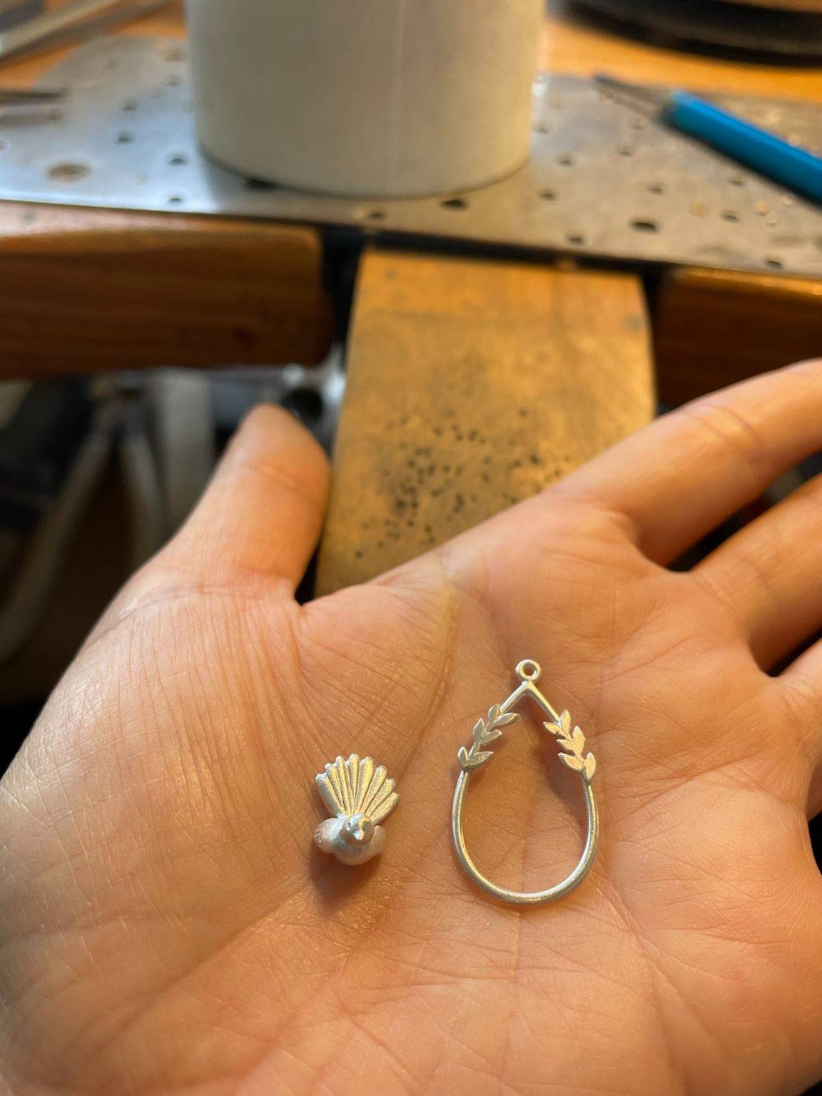 making fantail necklace