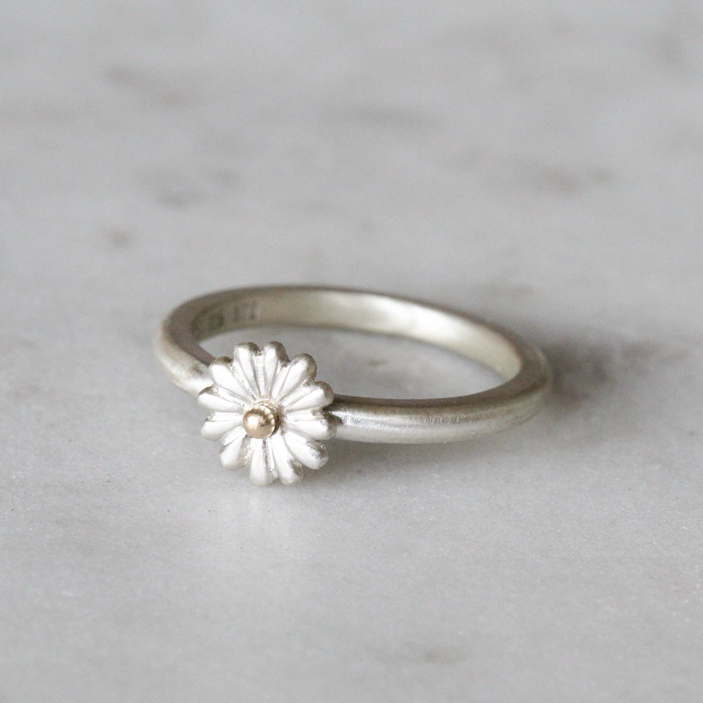 small daisy ring