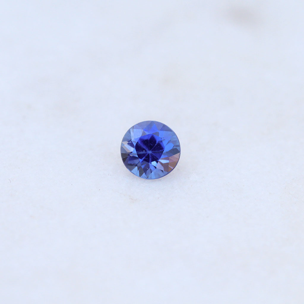 Classic blue sapphire round