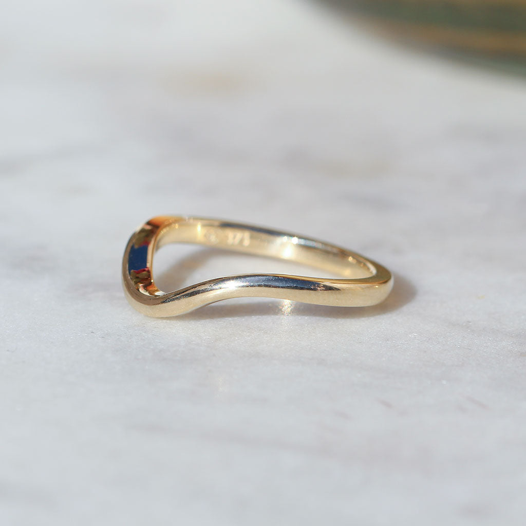 Flow wedding ring