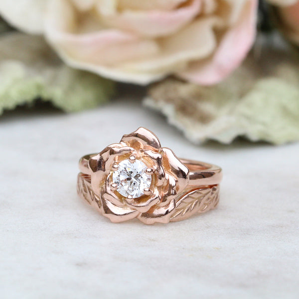 Rose ring with a diamond and leaf ring in rose gold