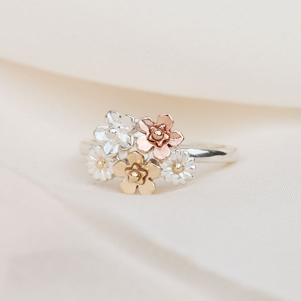 Mini flower bouquet ring in yellow gold, rose gold and silver