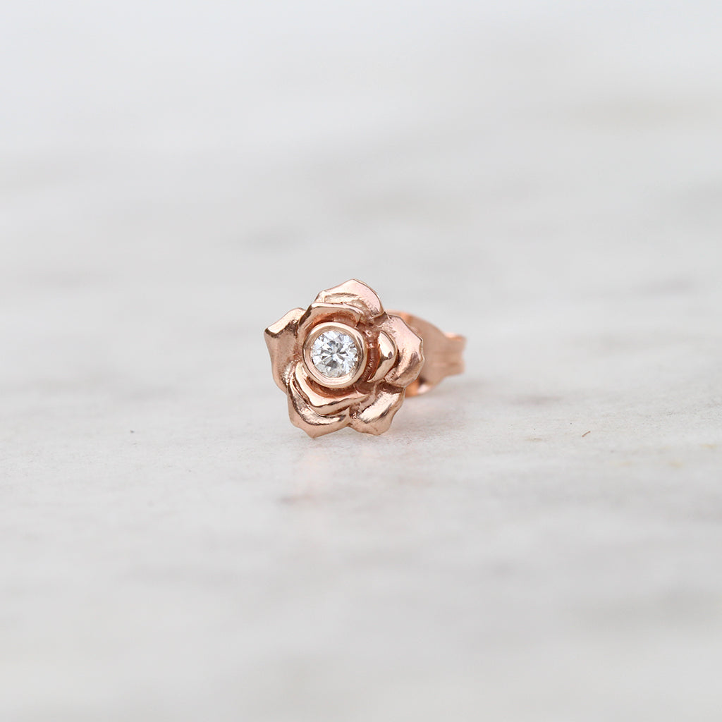 Rose gold rose earring wit ha diamond