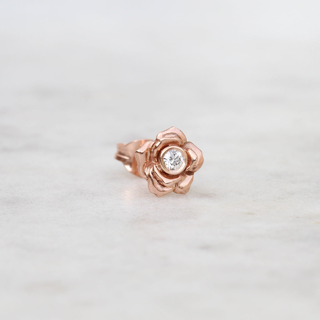 Rose stud with a diamond in rose gold