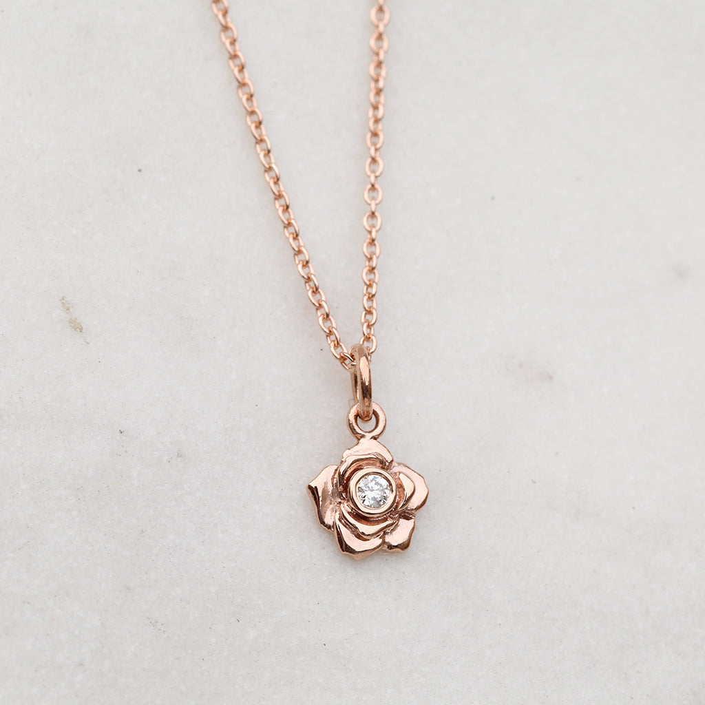 Rose necklace with a diamond in rose gold
