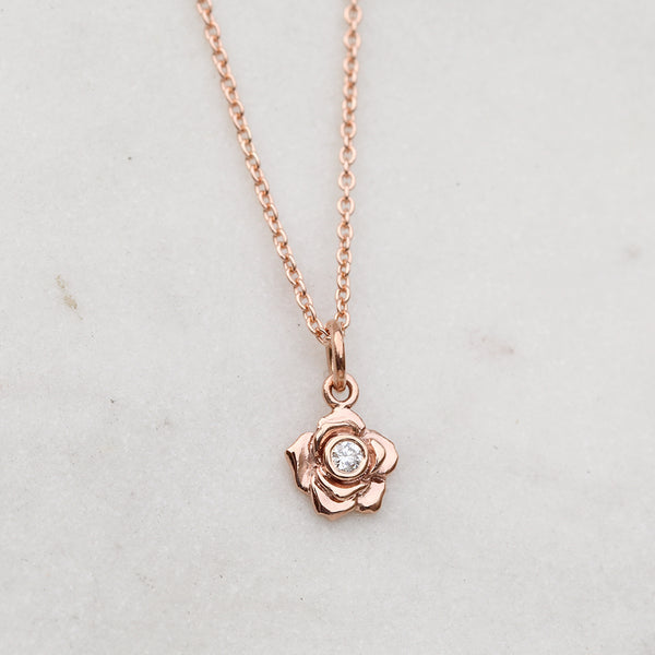 Rose necklace with a diamond in rose gold