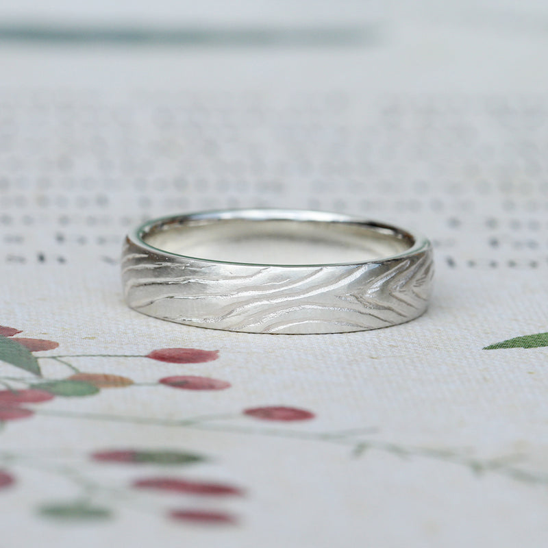 Men's tree ring pattern wedding band