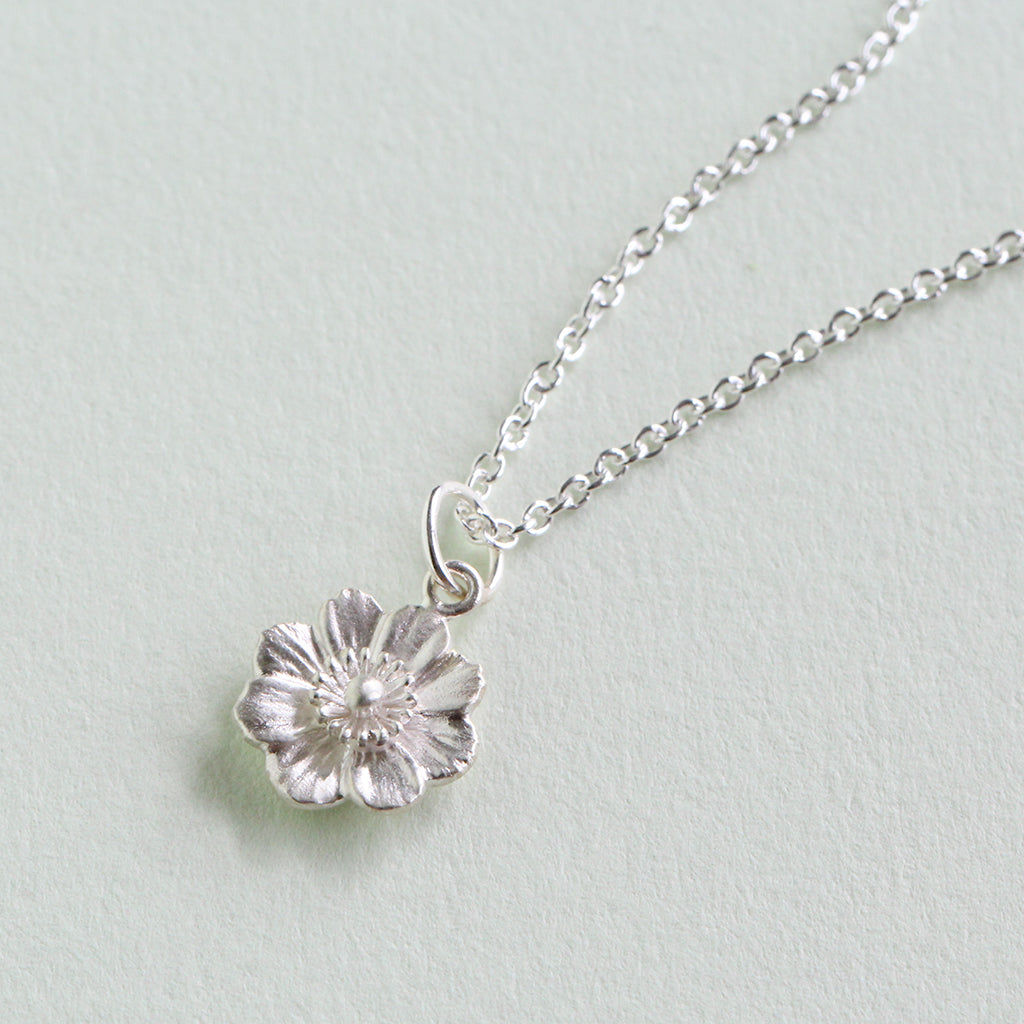 Mount Cook lily necklace