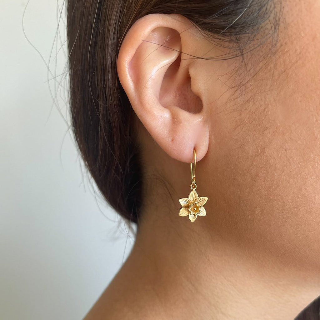 daffodil earrings gold