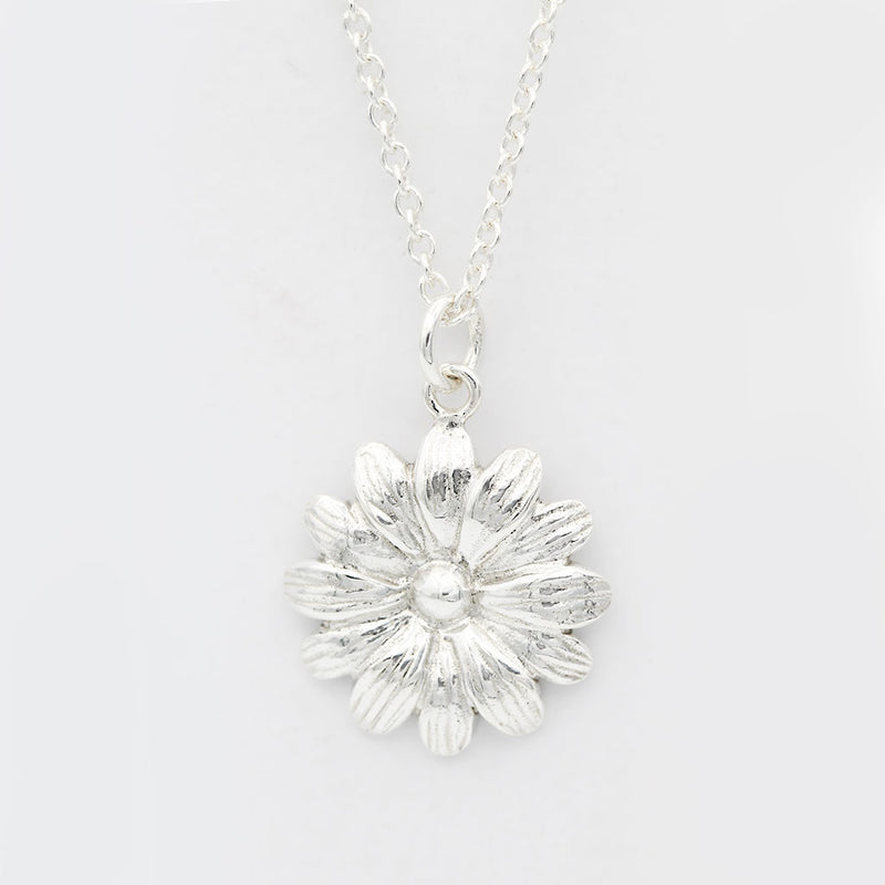 daisy necklace in silver