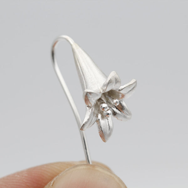 lily earrings in silver