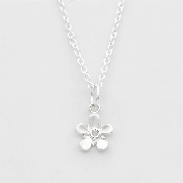 manuka flower necklace in silver