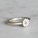 small daisy ring in yellow gold and sterling silver