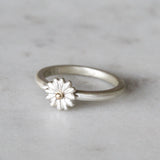 small daisy ring