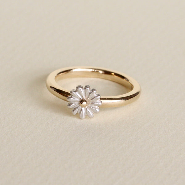 daisy ring in gold and silver