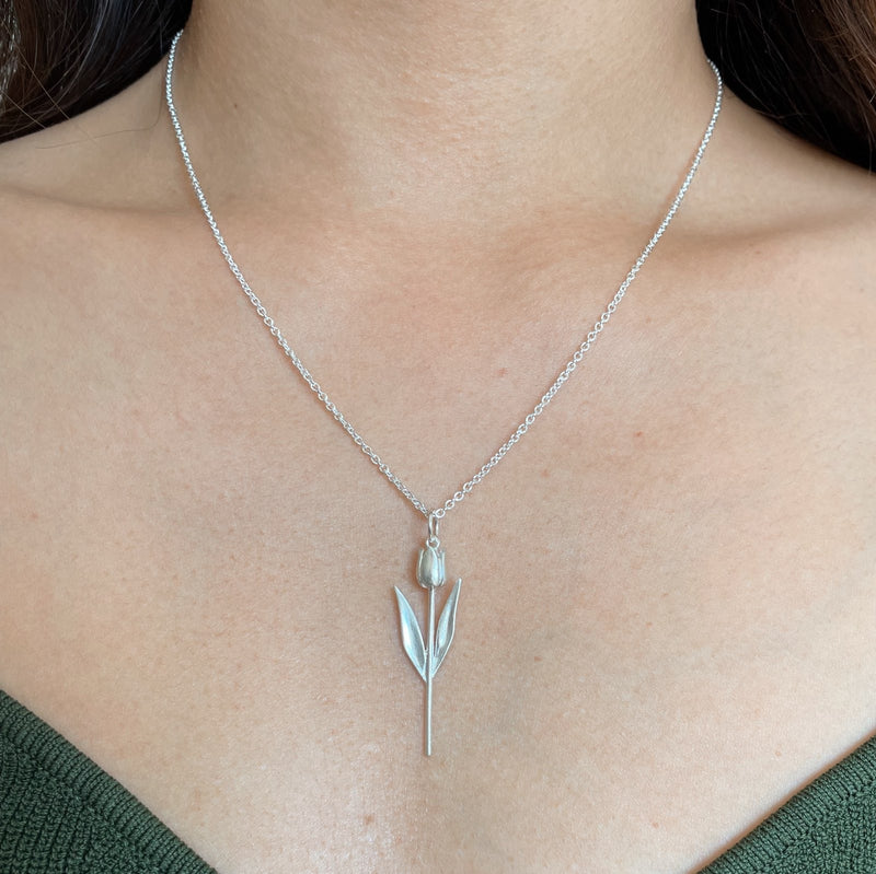 tulip necklace in silver